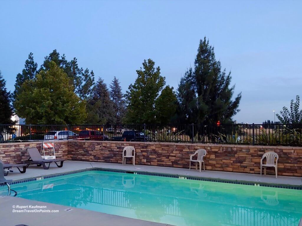 CAL CountryInn Dixon poolx1080wm DreamTravelOnPoints